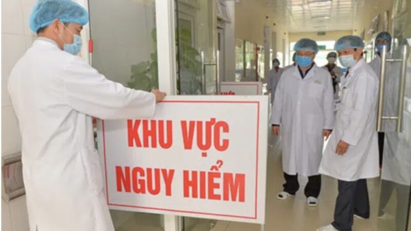 KHẨN: Truy vết 390 người bay cùng 2 chuyến với công chứng viên mắc Covid-19, có danh sách kèm theo