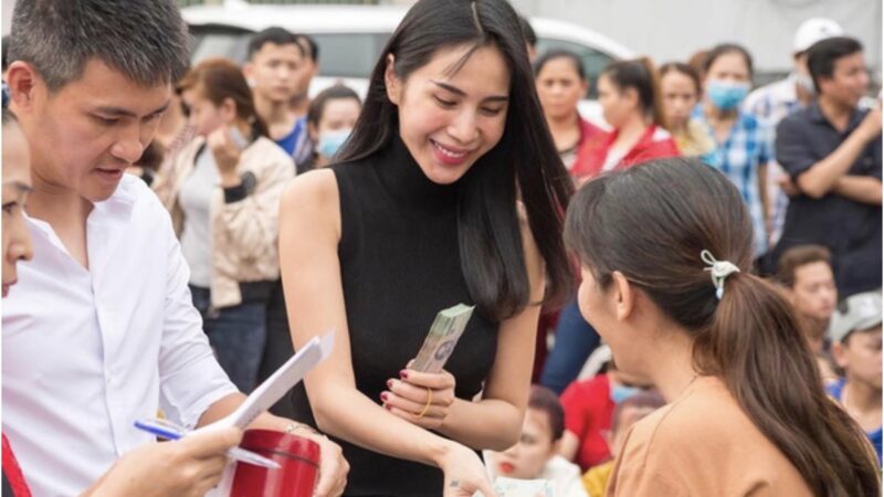 Thuỷ Tiên lên tiếng nói rõ quan điểm về chuyện nghệ sĩ làm từ thiện giữa lúc NS Hoài Linh vướng lùm xùm 13 tỷ cứu trợ miền Trung